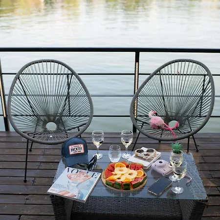 Swan בית הארחה